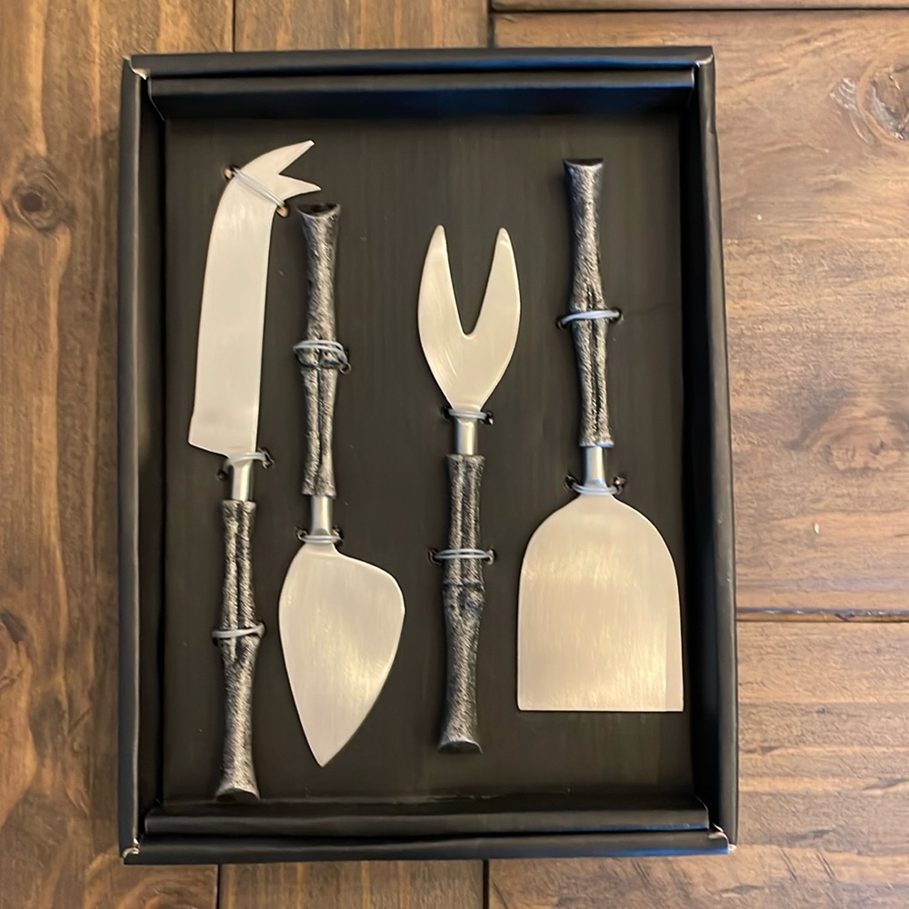 NWT Set of 4 Skeleton Cheese Knife Set